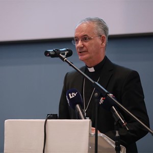 Pozdravni govor nadbiskupa Kutleše povodom 35. obljetnice "Svečane akademije o stotoj obljetnici Rerum novarum"